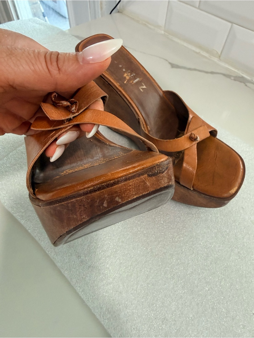 Y2K SCHUTZ Brown Leather Wedge Sandals with Floral Inlay - Picture 3 of 8